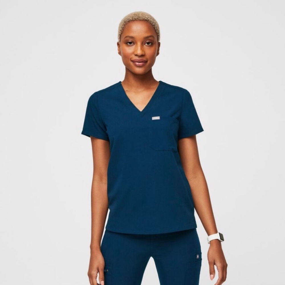 FIGS Catarina One Pocket Scrub Top | Deep Reef
